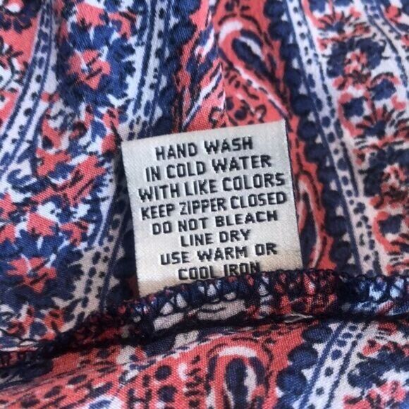 Vintage-Inspired Mileage Sleeveless Red & Blue Patterned Blouse With Keyhole Det - Picture 10 of 15